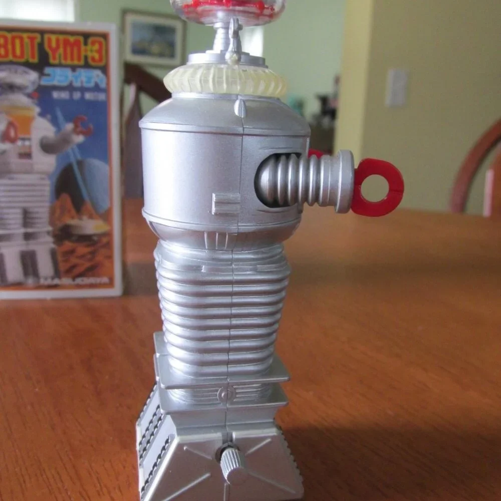 Lost in Space Robot - Picture 6 of 6